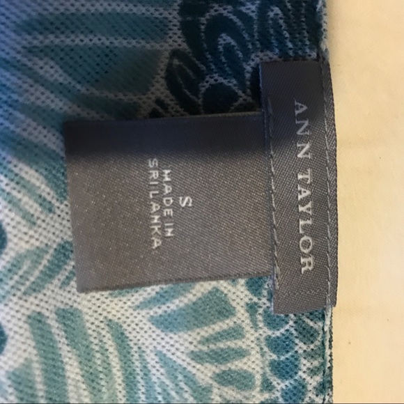 Ann Taylor Short Sleeve Top - Small - Picture 7 of 7